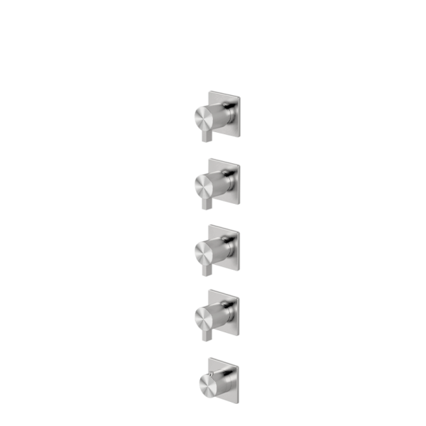 Thermostatic mixer with 4 manifolds