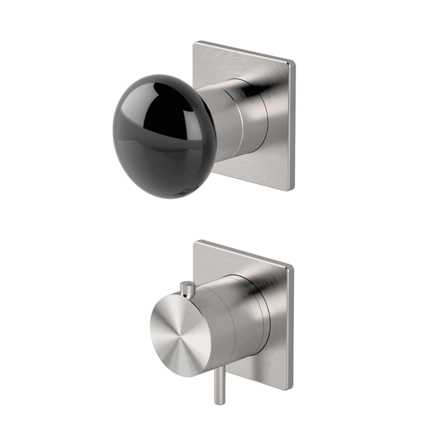 Thermostatic shower mixer with integrated 2-way diverter